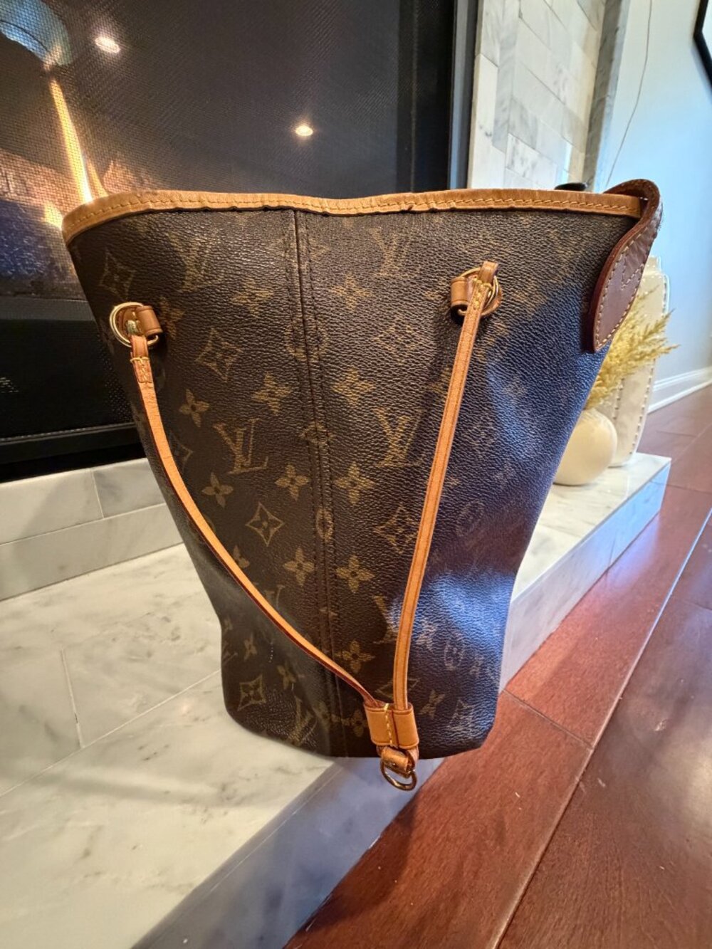 Louis Vuitton Neverfull MM Monogram w/ Cherry Interior | Includes Pochette - Picture 3 of 16